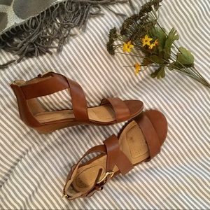 DEXFLEX wrap strap zip-up buckle cognac sandals